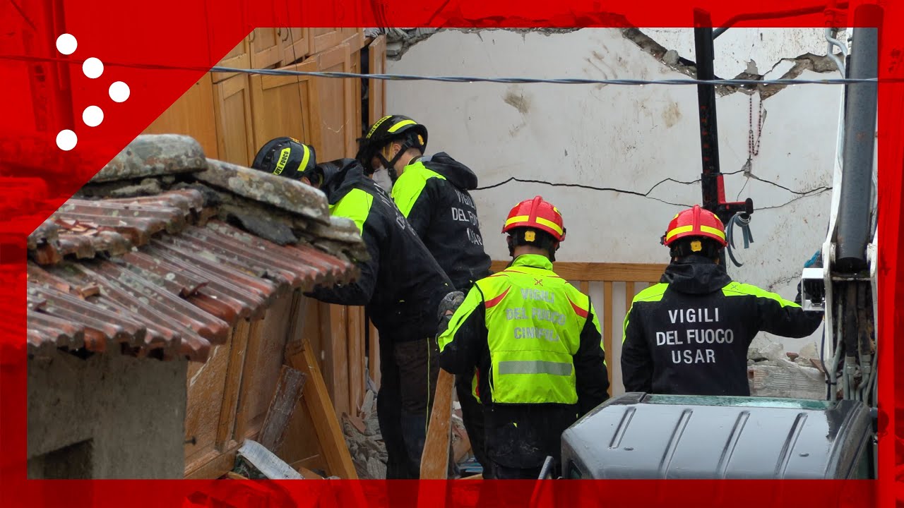 Canale Monterano (RM), Vigili del Fuoco scavano tra macerie: presenti anche unità cinofile
