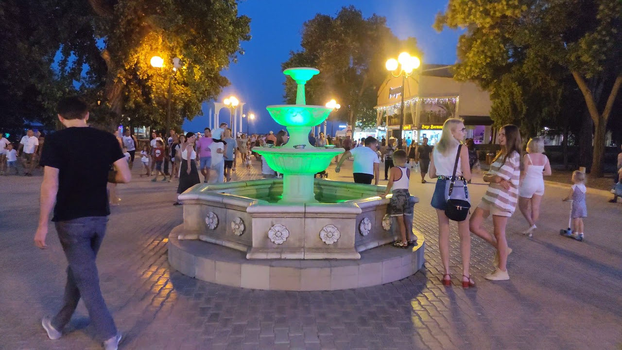 Евпатория набережная вечером