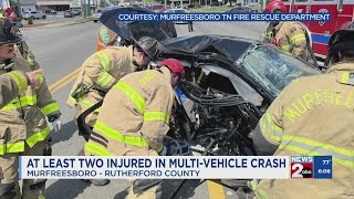 At least 2 injured in multi-vehicle crash in Murfreesboro