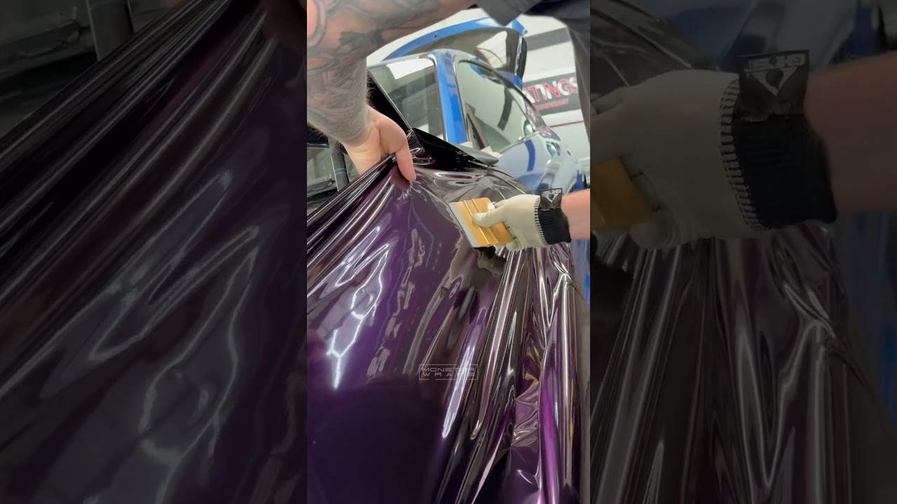 Wrapping the wing on this BMW 1 Series with Gloss Hypnotic Black Violet 😈🕷️ 