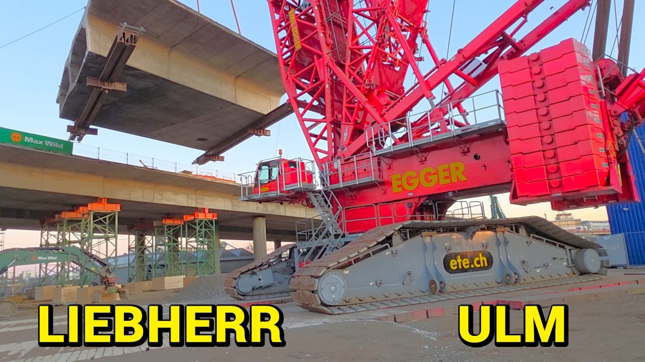Liebherr LR 11000 Kran mit 126 m in Ulm bei Rückbau von B10 Wallstraßenbrücke + Liebherr LTM 1650