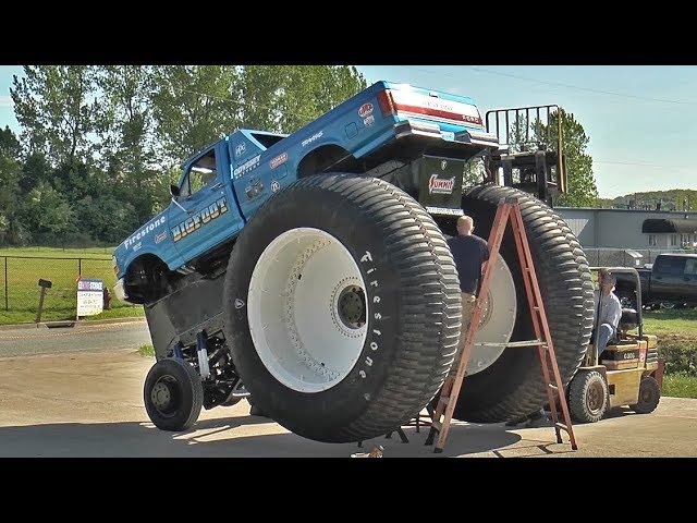 World's Biggest Pickup Truck - BIGFOOT #5 Assembly - BIGFOOT 4x4, Inc. -  YouTube
