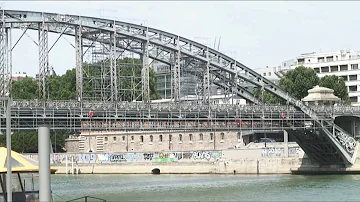 Comment s'appelle le pont de Paris ?