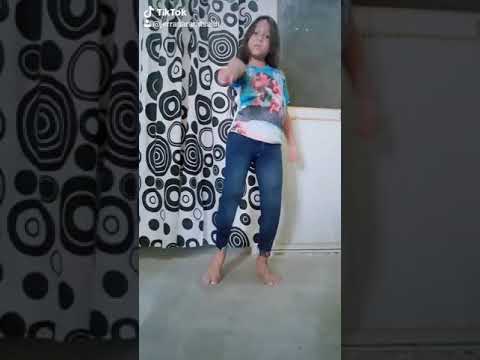 Isabella Bailando reggaeton