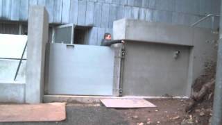 Flood Gate - Lift-Hinge by Flood Control International