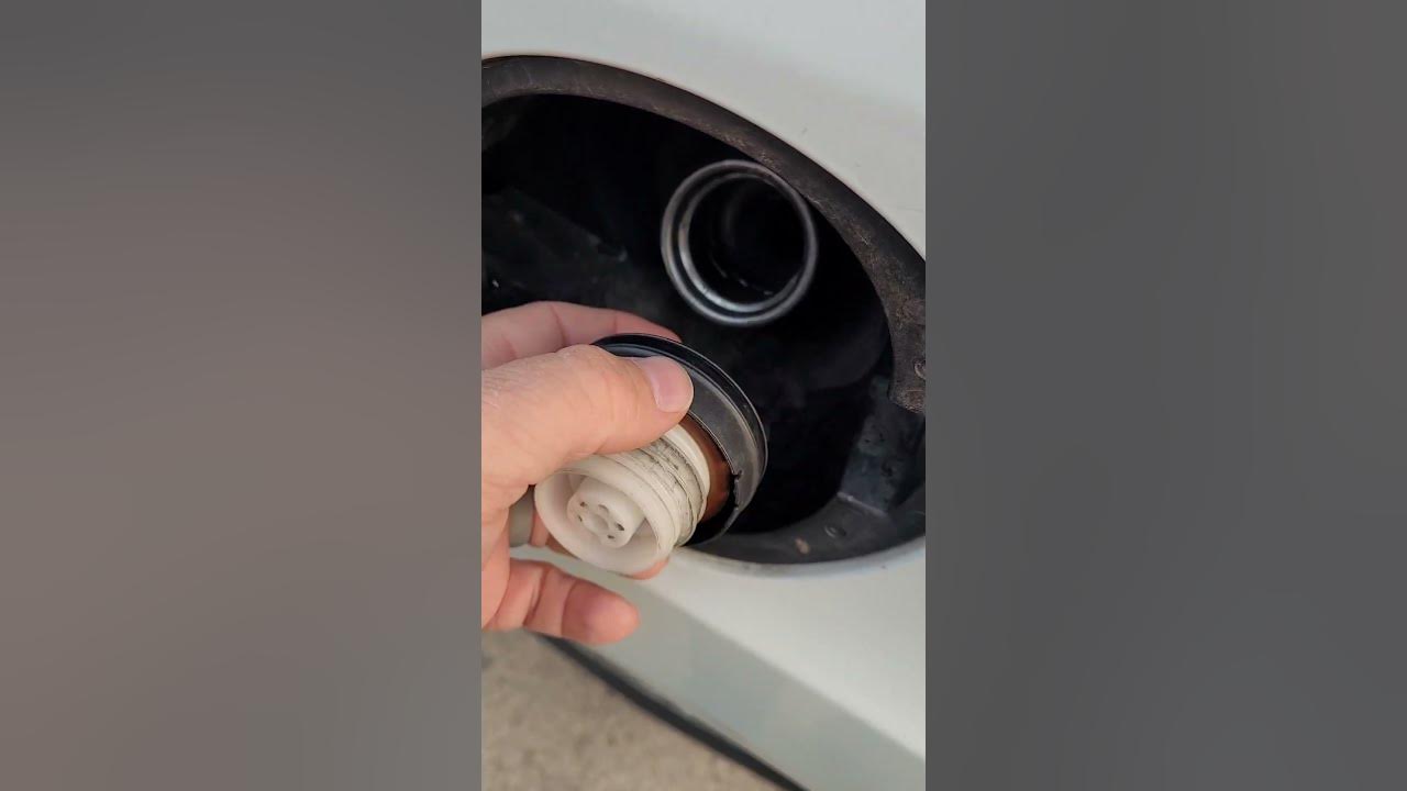 Honda "Check Fuel Cap" Message (see comments for long vid) - YouTube
