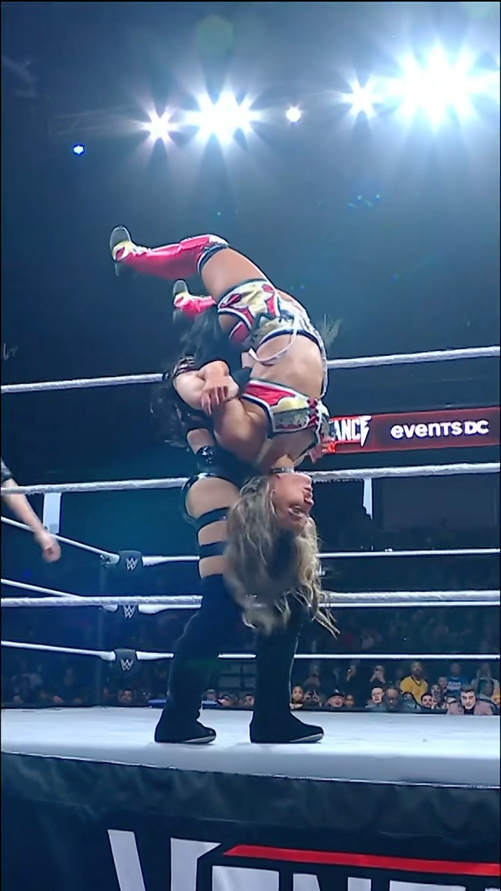 Stephanie Vaquer just single-handedly took out Fatal Influence ? #VengeanceDay