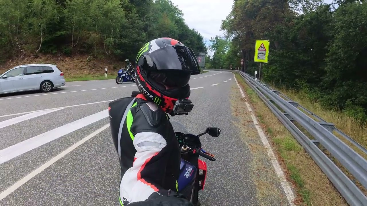 Kyffhäuser mit 220PS Aprilia RSV4 Factory mit CRASH