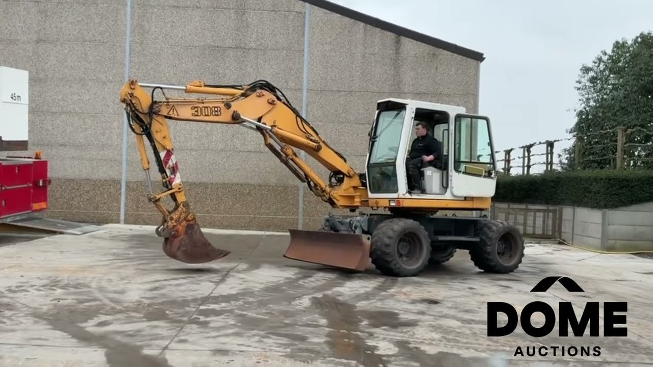 13 - 2001 HYUNDAI A308 bandengraafmachine