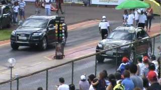 Audi Q7 vs. Infiniti FX Drag Race.