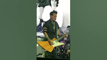Johnny Depp playing guitar (LIVE)
