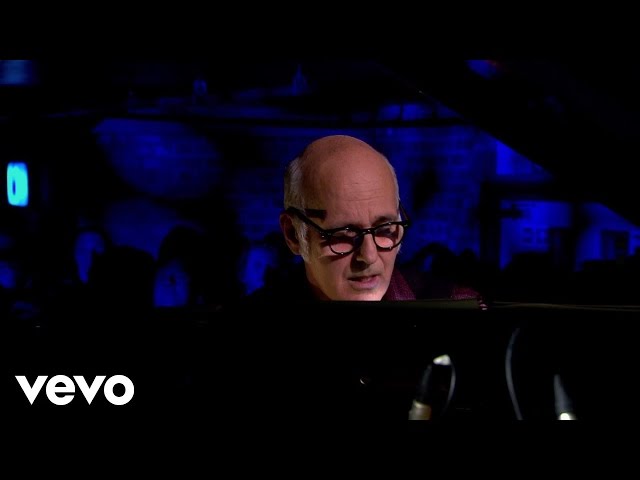 Ludovico Einaudi - Underwood (Live At Fabric, London/2013) class=