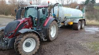 Spreading slurry with valtra t154 & major 3500