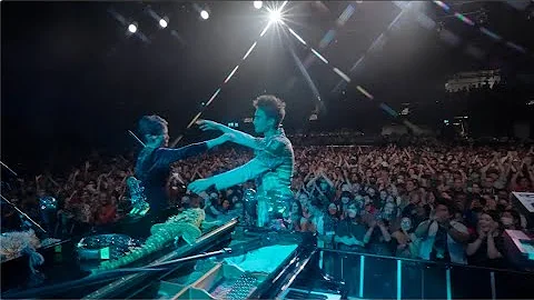 Jacob Collier & @SuzieCollier - Where Is Love (Liv...
