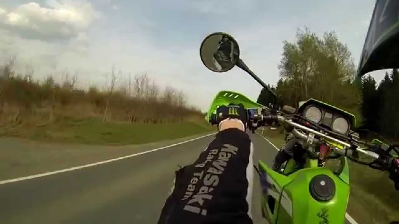 Kawasaki KMX 125 Wheelie
