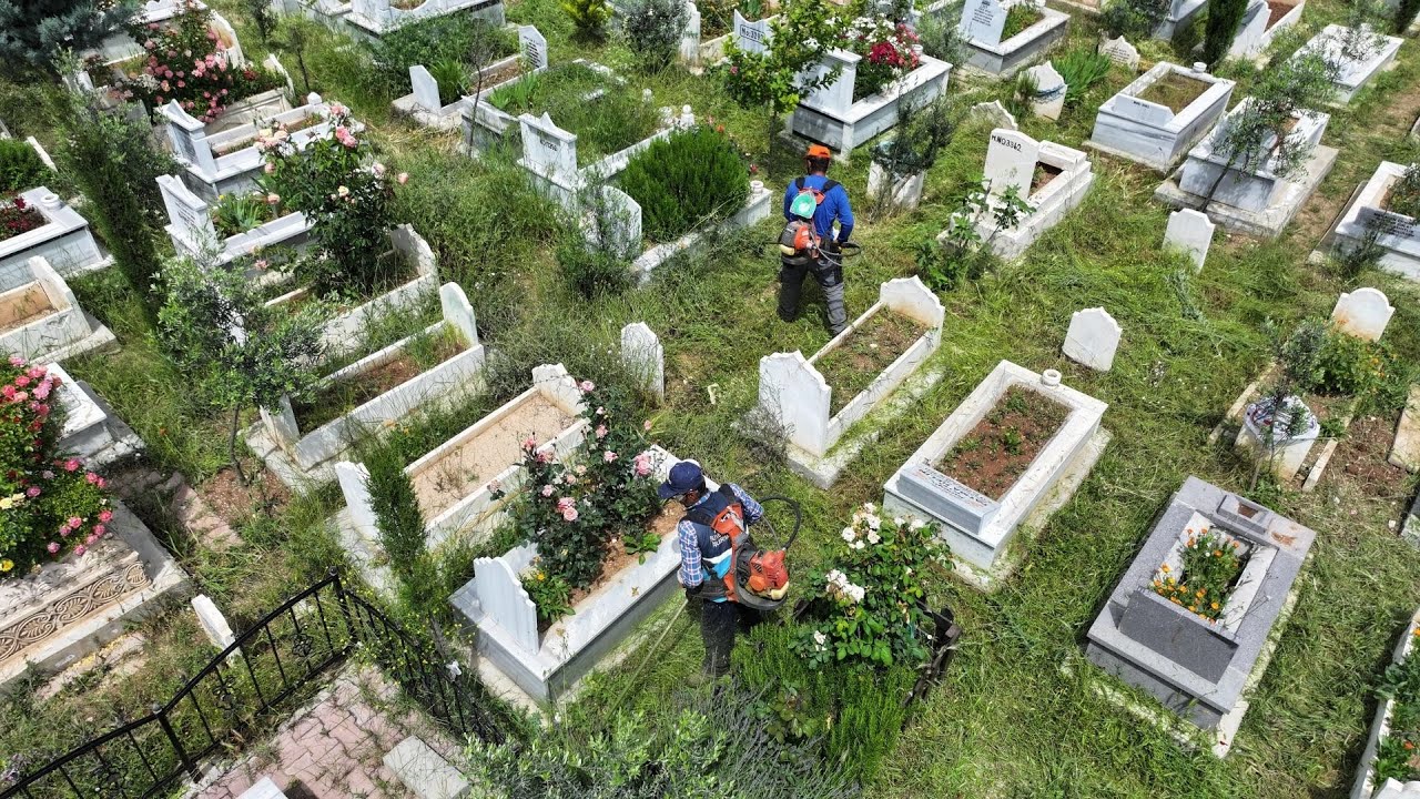 Adıyaman Belediyesi mezarlıklarda genel bakım çalışmalarını sürdürüyor