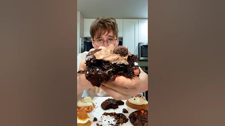 Trying Crumbl Cookie For The FIRST Time!