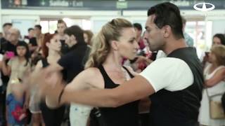 Forever Tango with Orquesta Aeropuertos Argentina 2000 | Flash Mob