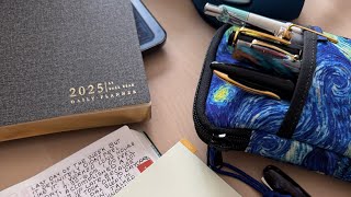 First Pen of 2025
👉🏽I am an affiliate of Atlas Stationers 🎉
Use code: Brittany10 for 10% off your order EACH TIME!
or you can use my link: https://www.atlasstationers.com?sca_ref=3345214.miCaxAHh6x (use tge link if the code doesnt work)
*Ive purchased my many fountain pens from Pen Chalet:
Use this coupon code for 10% off your first order-
https://www.penchalet.com/referrals/?refid=9F4579AF34FCF285
Favorite Online Shops:
Penchalet.com
Endlesspens.com
Goldspot.com
Atlasstationers.com
Baum-kuchen.com
Yosekastationery.com
Niconeco.com
journalstation.com
ablanknote.com
sojournerusa.com
Want to collaborate? Contact me at: CarrotsandOlives@gmail.com First Pen of 2025
