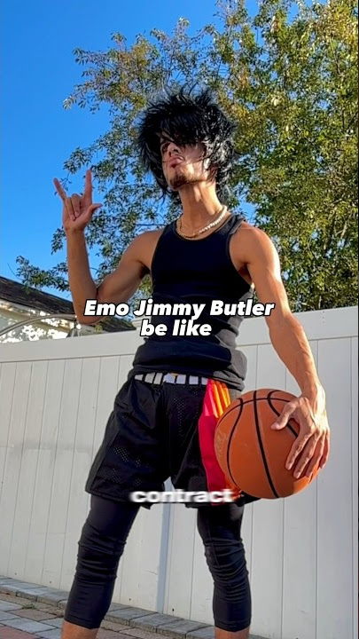 Astro da NBA, Jimmy Butler surpreende com penteado 'emo