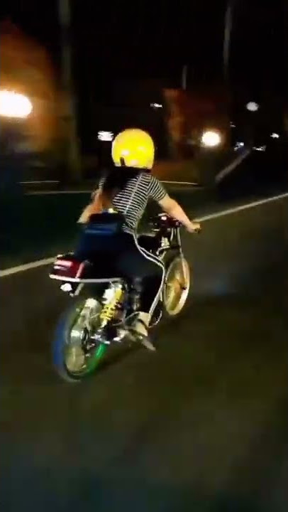 Story'wa cewek cantik naik motor Honda GL ll trondolan keren banget bos ku