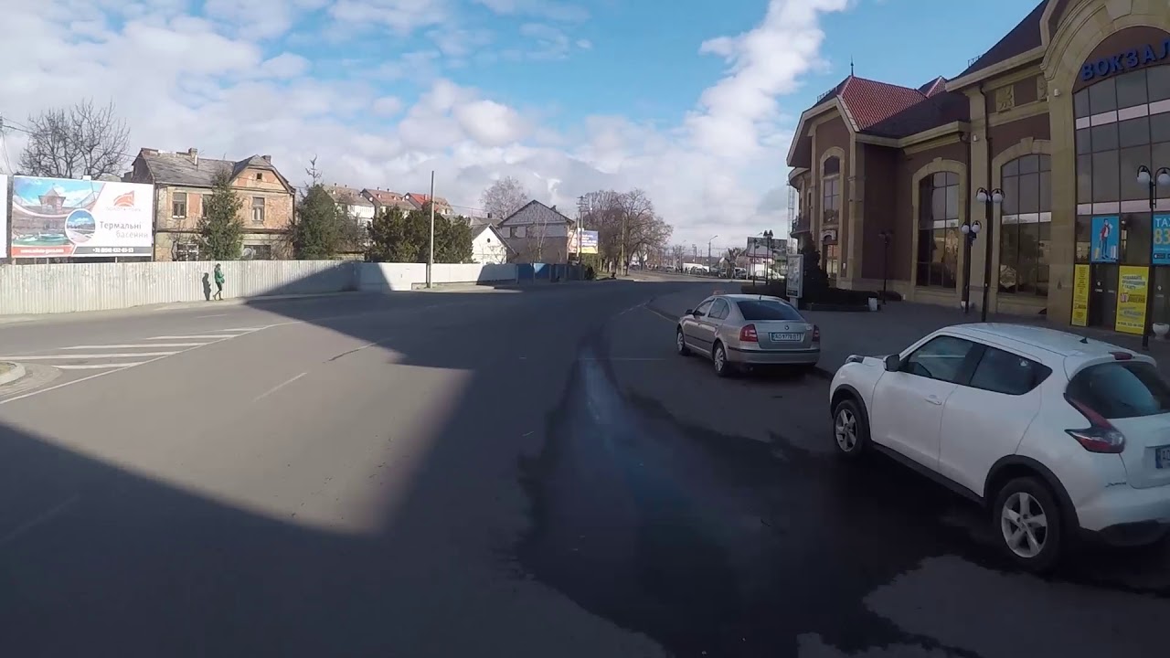 Європа починається з тебе: як в Ужгороді водії пропускають швидку. Відео із карети швидкої допомоги