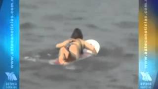 Buscan surfistas las grandes olas en Ixtapa, Zihuatanejo