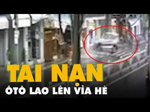 Video Ô tô lao lên vỉa hè, đâm vào cửa hàng nội thất ở Vũng... - youtube