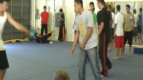 Jeremy Marinas instructs a bit on "Raiz"