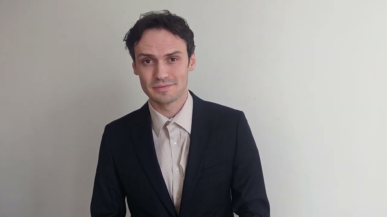 Intro costume