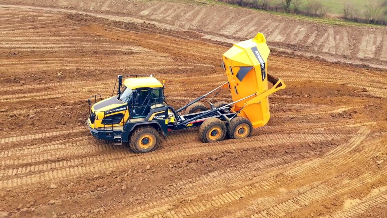 18.000 t Material in 10 Tagen bewegt: Hyundai Knickdumper HA 30 im Leistungseinsatz