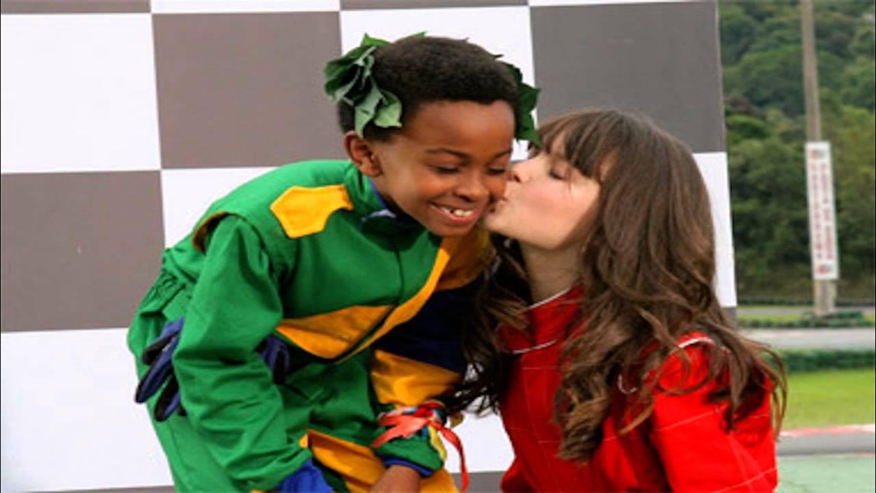Beijo , Beijinho , Beijão ( Larissa manoela - Maria Joaquina ) Beijo , Beijinho , Beijão ( Larissa manoela - Maria Joaquina )