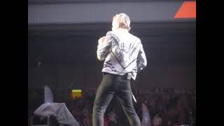 Robbie Williams - Come Undone live @ Vale Park