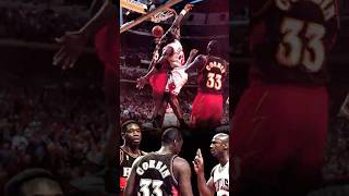 Mutombo provoked Jordan ，severely punished by Jordan#michaeljordan #nba #chicagobulls #goat #dunk