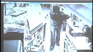 Bardstown police looking for gunman in gas station robbery