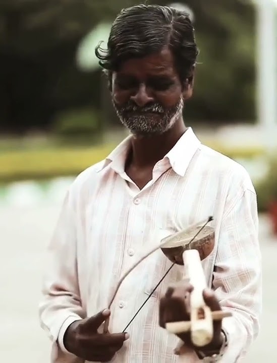 skil tangan memainkan biola india yang sangat canggih...😱😱☺️☺️ aca...aca...hehi nehi...