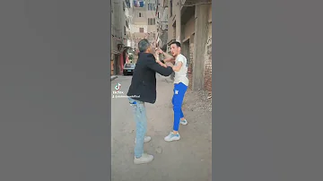 الصاحب الجدع قاعد بيشرب فركه حمو الطيخا 