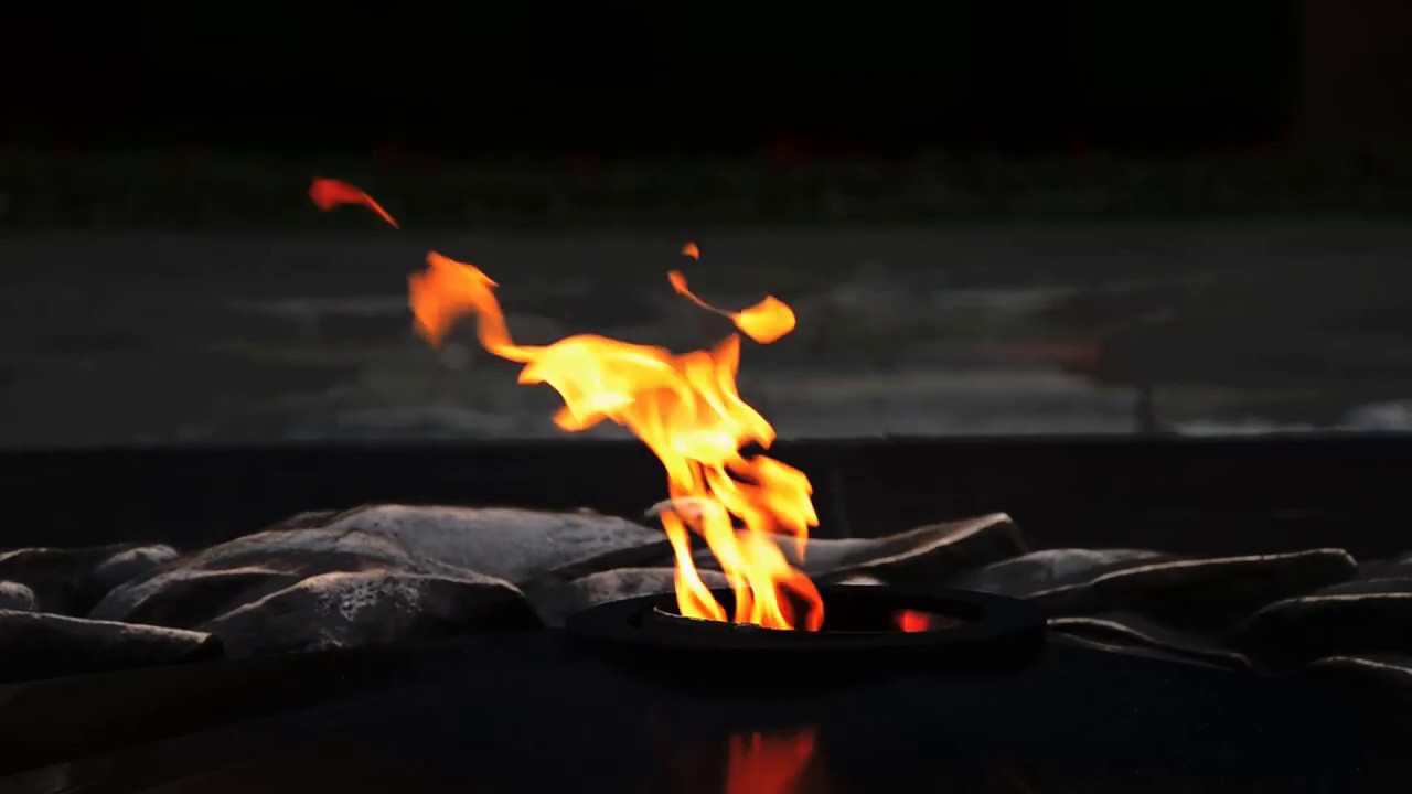 видеозаставки ко дню победы. 1941-1945 в огне. вечный огонь для фотошопа. горящий вечный огонь. вечный огонь заставка.