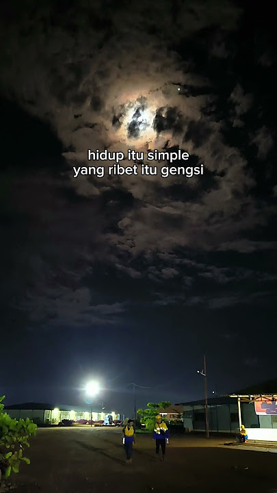 Suasana di tambang di malam hari
