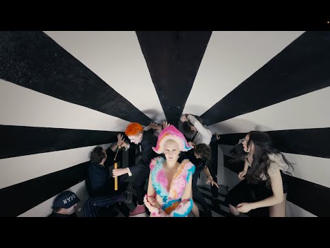 CHEWY SHE - Je suis nue il est habill  (Official video)