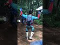 ketika teman terjatuh nemen tertawa