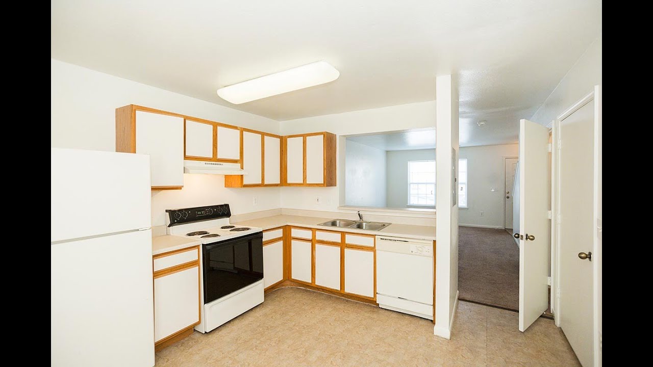 Townhouse at 37830 Chester Road in Avon Ohio 2BD 2BA Yarco Company