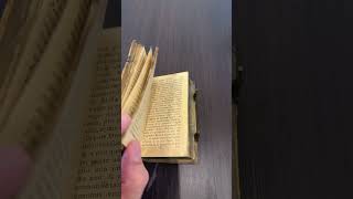 A 1627 BIBLE. VERY OLD AND RARE.