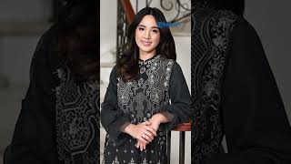 Wajah Mikhayla Bakrie Full Makeup Sukses Bikin Salfok di Family Photoshoot Terbaru Nia Ramadhani