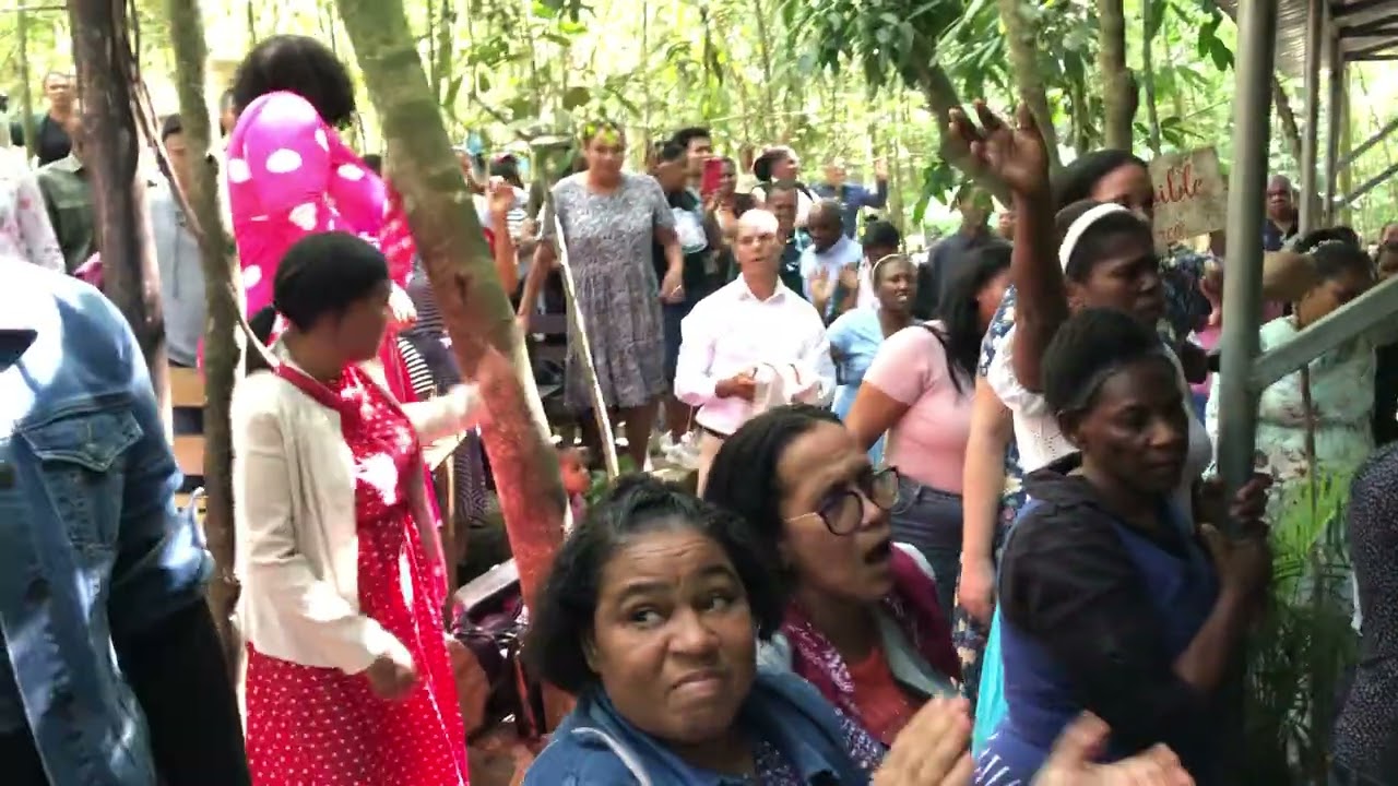 Los brujos No Se Le Pegan A Los Que piden Socorro-Pastor Julio César Santana 