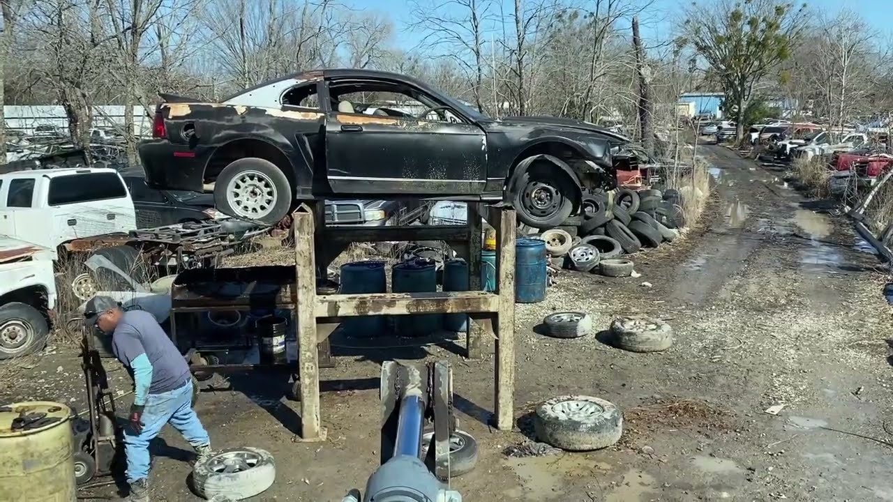 CRUSHING & SEARCHING FOR my FAVORITE Cars TO CRUSH ALL FORDS In Qunlian Tx!! 