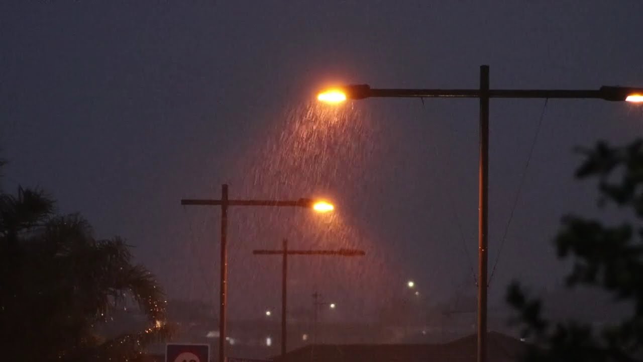 streetlight | rain — 3h