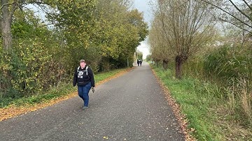 Wandelaars in Hillegom richting finish