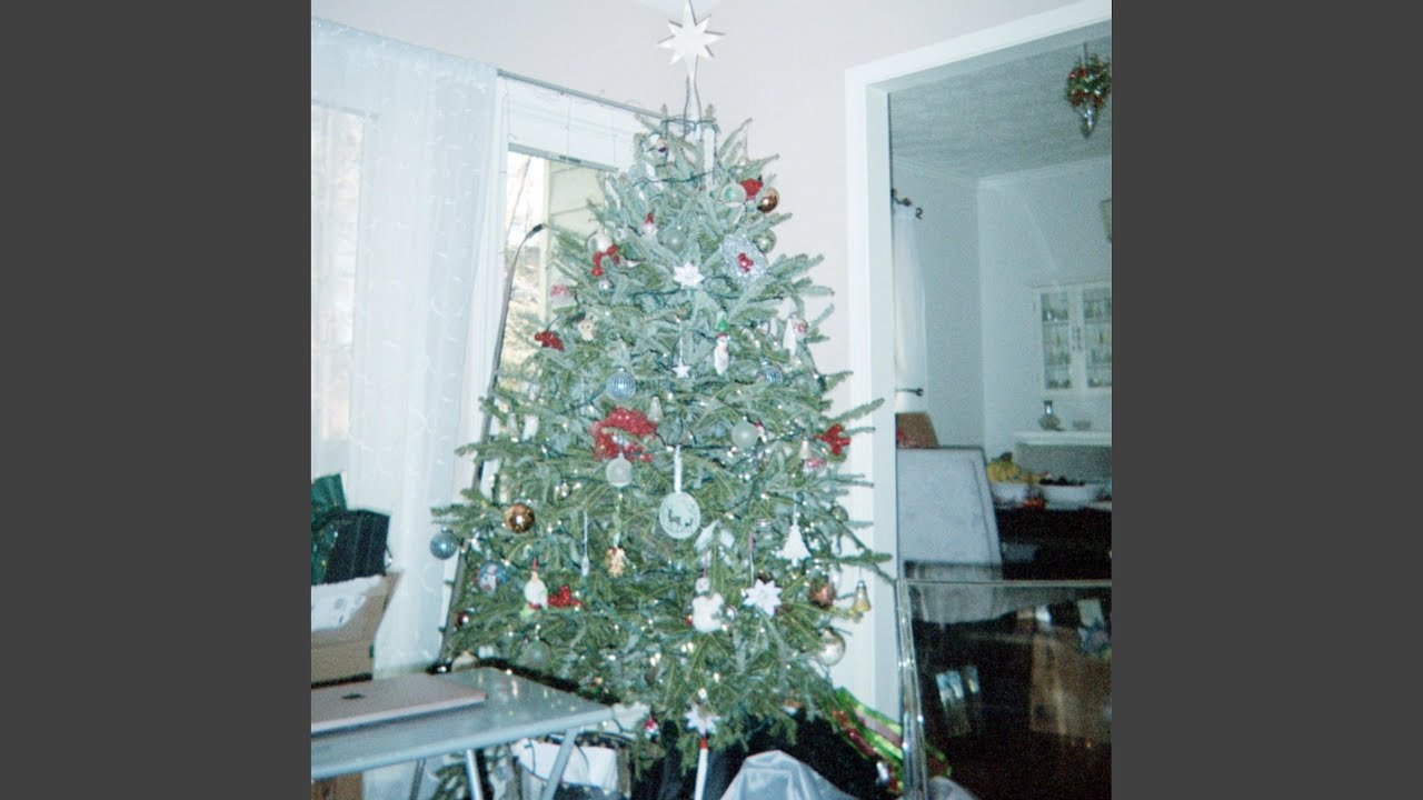 YouTube에서 Mistletoe 보기 YouTube에서 Mistletoe 보기