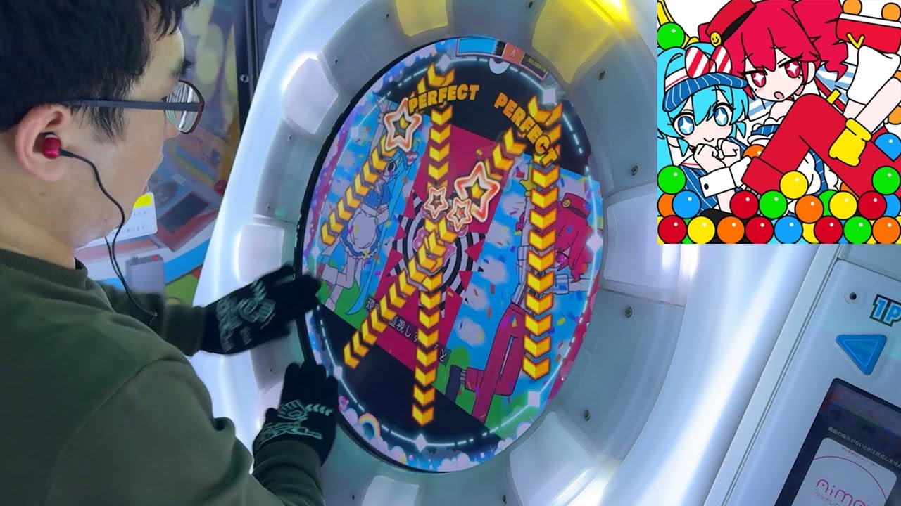 Playing Mesmerizer on maimai